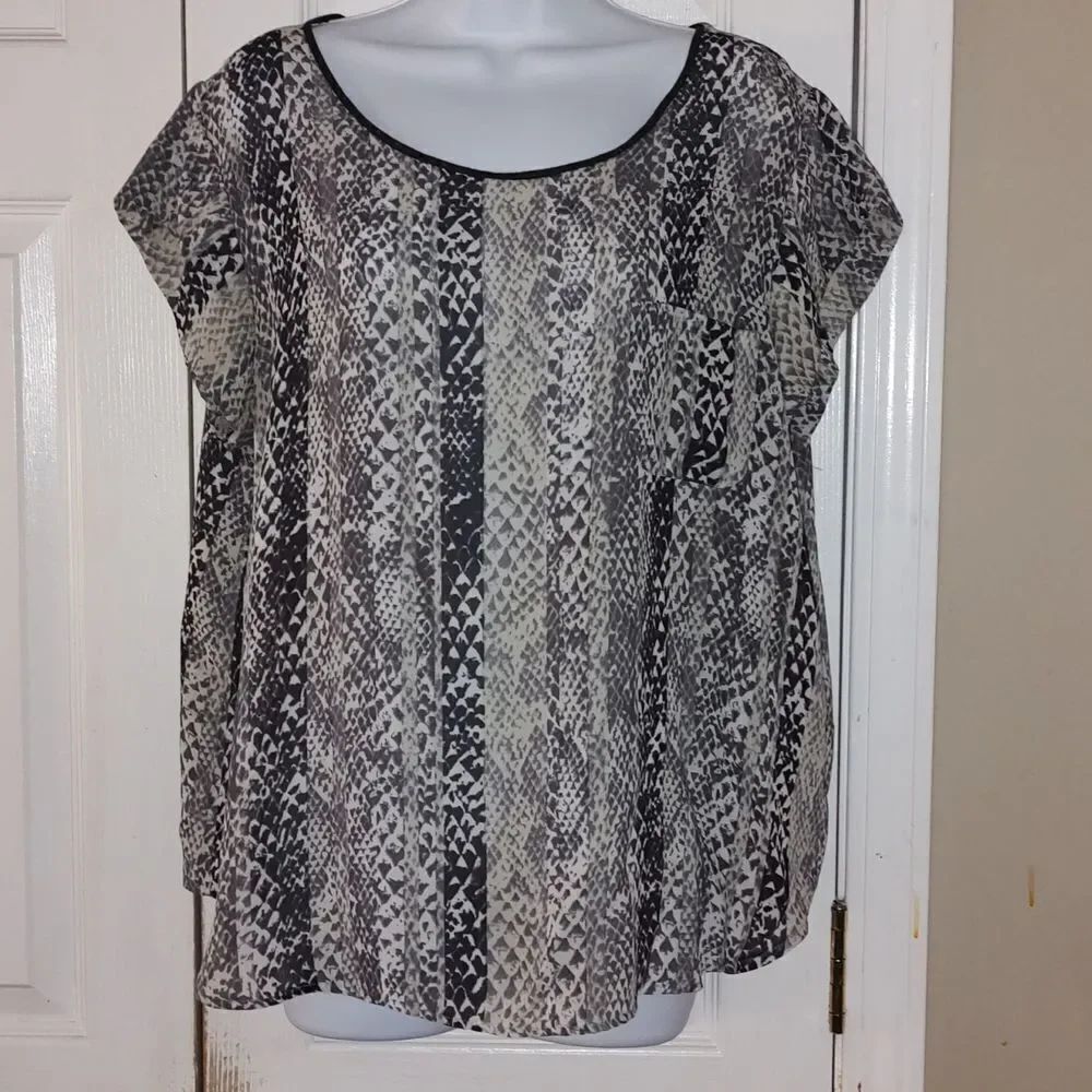 Kenar  black white sheer  animal print top   Sz XL